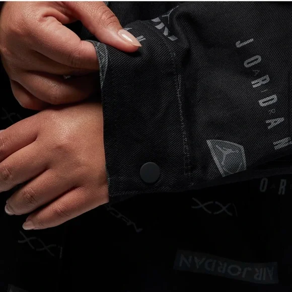 NWT Jordan Nike Heritage Black Icon Printed Cotton Twill Trucker Jacket - Picture 2 of 8